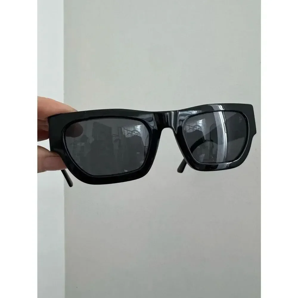 VEHLA Finn sunglasses in black smoke